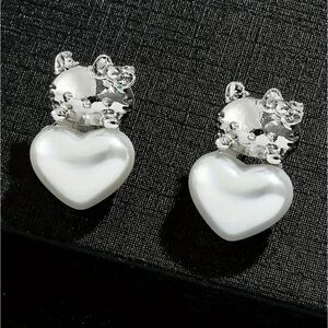 Hello Kitty Silver Pearl Earrings
